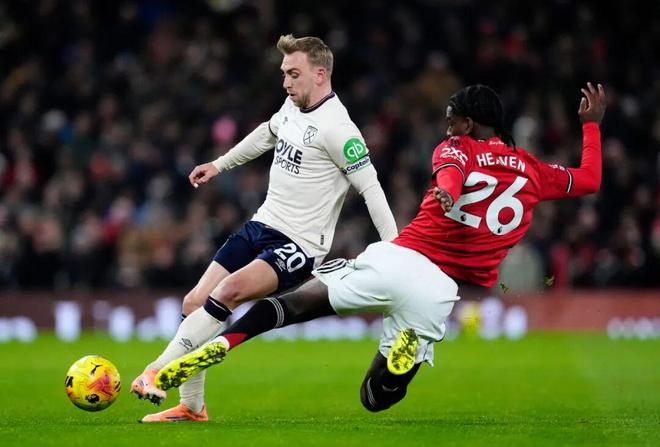 赢球重返前6！曼联PK狼队首发11人浮现德里赫特回归