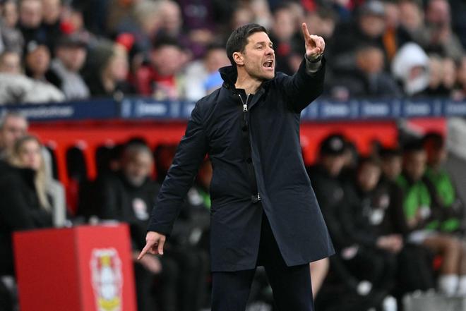 34天只赢1场!阿隆索致敬滕哈赫:都怪裁判,我们走在正确的路上