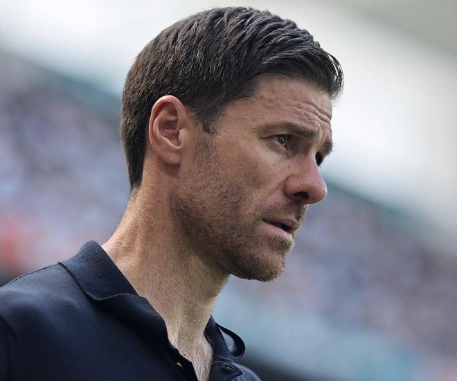 34天只赢1场!阿隆索致敬滕哈赫:都怪裁判,我们走在正确的路上