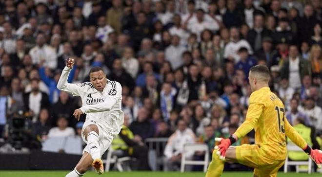 西甲02爆大冷：皇马又输距巴萨4分夺冠难了阿隆索压力大