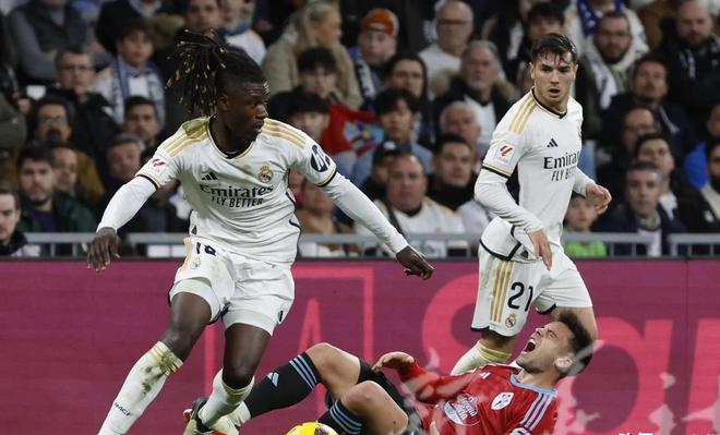 西甲02爆大冷：皇马又输距巴萨4分夺冠难了阿隆索压力大