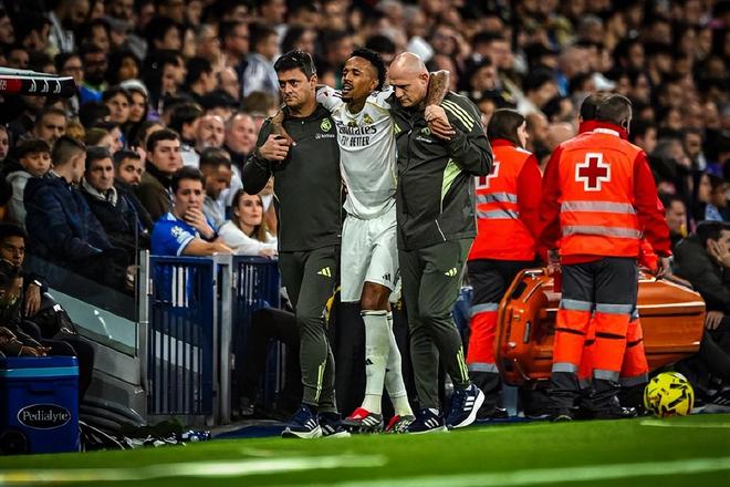 皇马主场0比2塞尔塔，心态失衡红牌左右赛果，三大进攻利器哑火