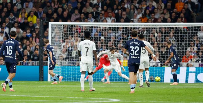 恐慌蔓延伯纳乌，阿隆索帅位岌岌可危！