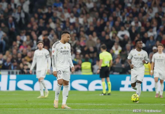 爆冷！2人染红，西甲豪门输球又输人！巴萨偷笑+稳居榜首