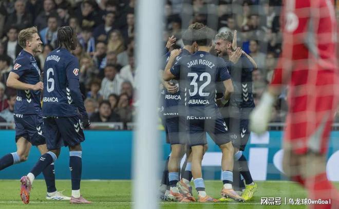 爆冷！2人染红，西甲豪门输球又输人！巴萨偷笑+稳居榜首