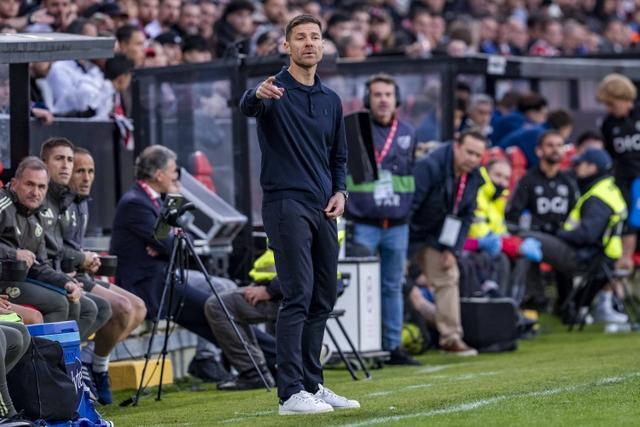 西甲爆大冷！9人皇马02竟不敌保级队！阿隆索怒批：裁判故意针对