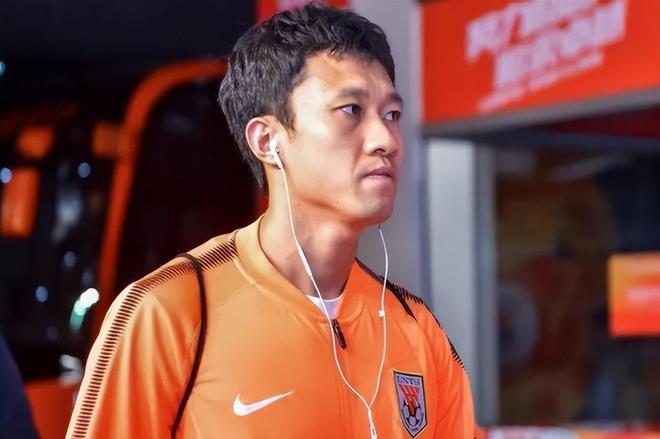 他在鲁能踢了7年主力，却为何从来没进过国足大名单，引发热议