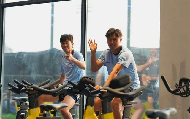 随队出征，申花小将推迟U22报到戴伟俊该进名单2外援或迎告别战