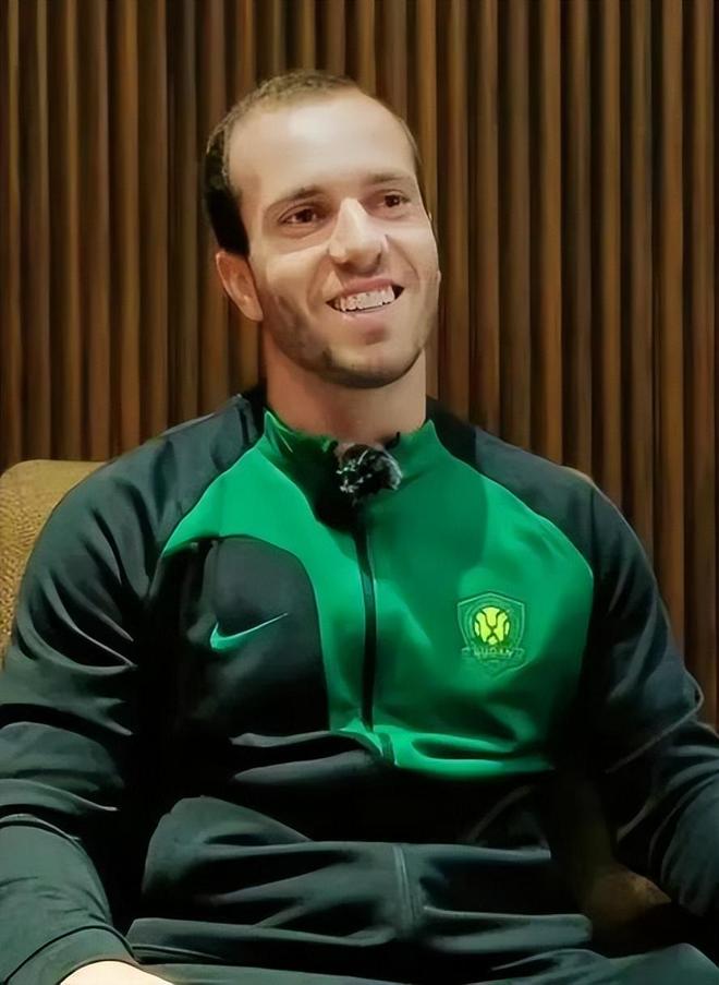 国足进世界杯稳了，邵佳一上位就开始重视归化球员塞尔吉尼奥