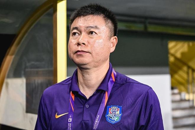 被骂于白旗51岁国足名宿回怼：我率队6次狙击强队+让海港丢2分