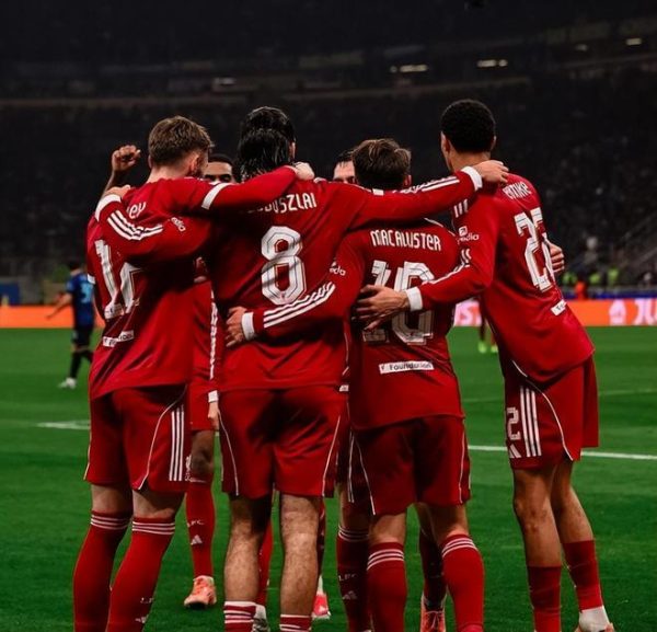 足坛悲喜夜！国米遇争议点球绝杀，拜仁巴萨皆逆转，切尔西又翻车