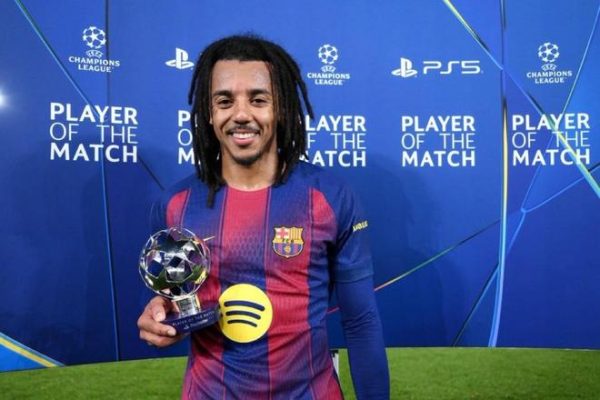 头球双响，孔德当选巴萨vs法兰克福全场最佳球员