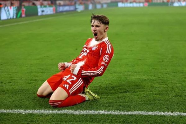 31！1.3亿天王送助攻，17岁超新星创历史，拜仁豪取主场9连胜