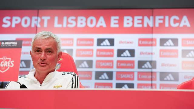 穆里尼奥决战孔蒂,欧足联派老熟人吹罚,弥补老头上场欧冠的痛苦