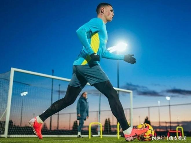 英超三队，欧冠可争前八，阿森纳对手临阵换帅，利物浦只剩19人