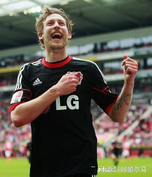 生不逢时的非典型中锋，15岁长太快差点退役，26岁世界杯走过场