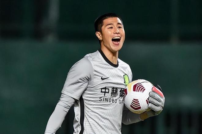 国安刚拿到足协杯冠军，侯森就发声做出重要决定，让球迷为之动容