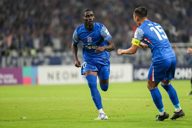 申花收官战首发出炉！斯卢茨基仅换1人，阿马杜先发，最强阵出击