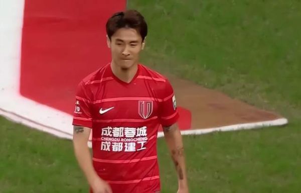 真想赢！亚冠战平日本豪门：韦世豪和徐正源赛后连说3个生气！