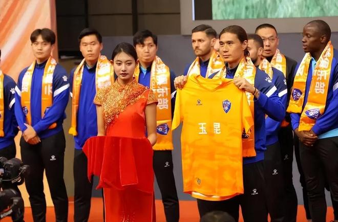 云南玉昆有望成新赛季中超大黑马，已准备引进多名强援，值得期待