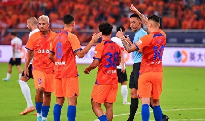 后悔！鲁能当初为引进他俩开出国脚顶薪大合同，如今却都不堪重用