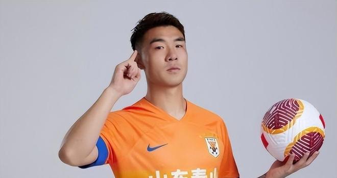 后悔！鲁能当初为引进他俩开出国脚顶薪大合同，如今却都不堪重用