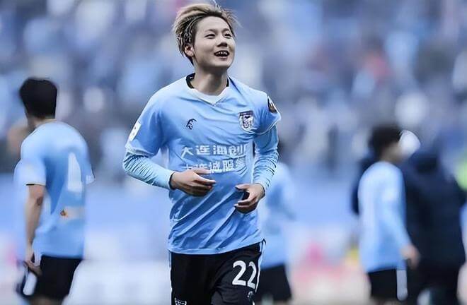 这三人两年前还在踢中乙！如今却都逆袭成中超主力，成英博队核心