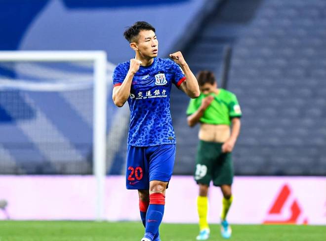 插图1–于汉超离开申花后敲定新去向,跟大连英博队长同框亮相,引发热议