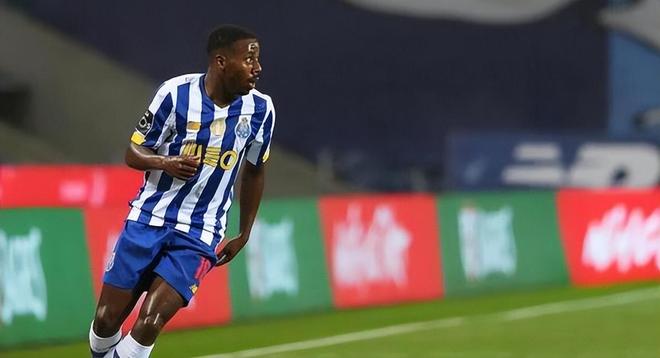 意外！他为何从来没机会为国足出战，却能在上港踢11年中超主力