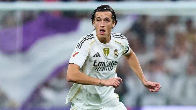 插图1–皇马盯上德甲左后卫！转会费高达7000万两大废柴面临离队