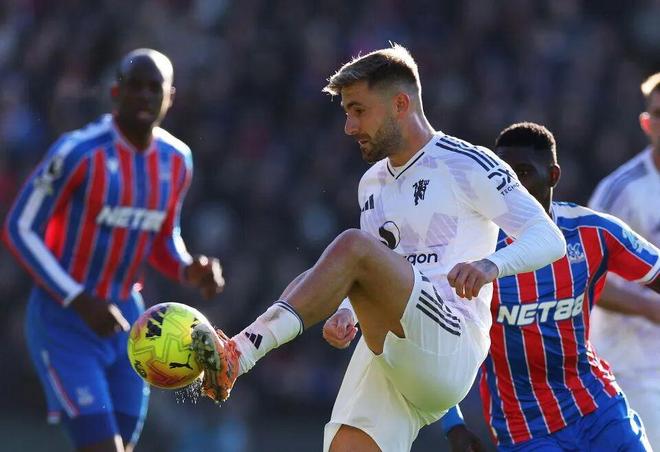 重拾第二春!卢克肖赛季100%全勤阿莫林视他为后防核心