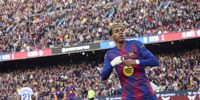 西甲：31！巴萨主场逆转阿拉维斯，奥尔莫双响+亚马尔破门