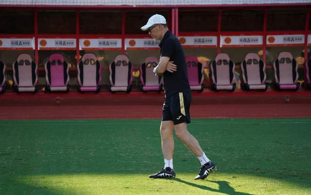 张外龙表态愿留队,黄希扬有情有义重庆别折腾了靠青年才俊保级