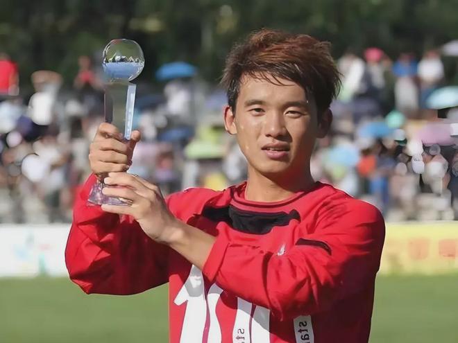 插图1–80后现役中超老将盘点！奔跑的延边魂！池忠国的绿茵坚守与传承！