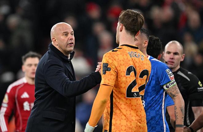 英超冠军仍没醒!近5轮仅1胜险被空门绝杀1.4亿标王0射正遭怒批