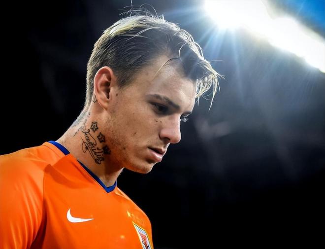 他是申花最被低估的球员,为俱乐部宁愿枯坐板凳,今年只出场一次