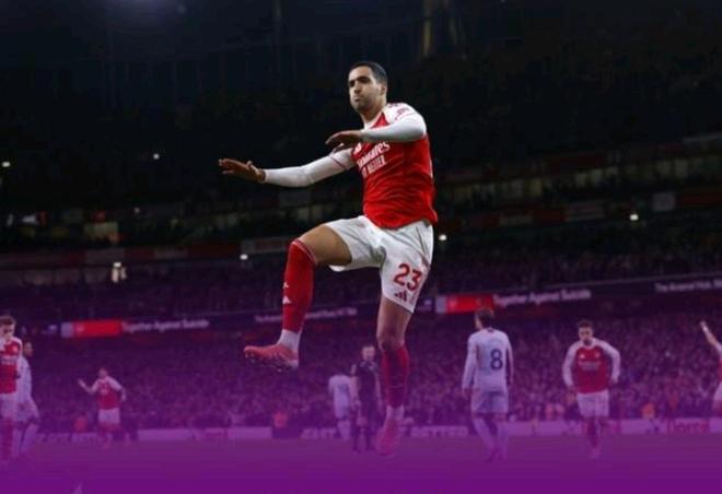 插图1–酋长球场稳坐榜首阿森纳完胜布伦特福德