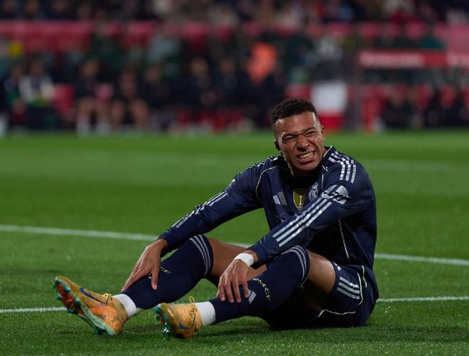 西甲第1易主！姆巴佩救主比肩C罗，点球被无视，皇马11三轮不胜