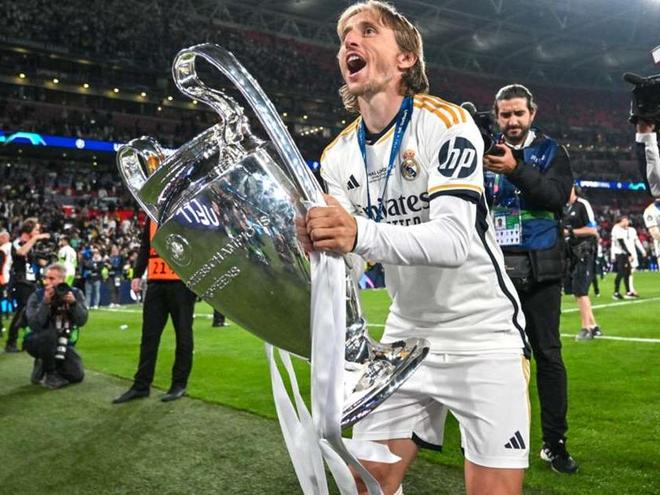 插图1–莫德里奇回忆热刺生涯，未能如愿加盟切尔西，反而成就皇马传奇