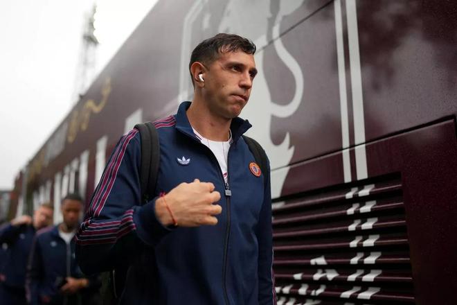 埃梅里谈大马丁被临时撤下首发:他后背疼,甚至无法正常热身