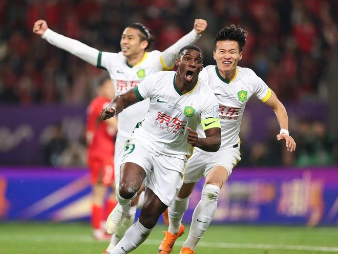 插图1–北京国安三球完胜河南,第五次问鼎足协杯,法比奥斩获双料金靴