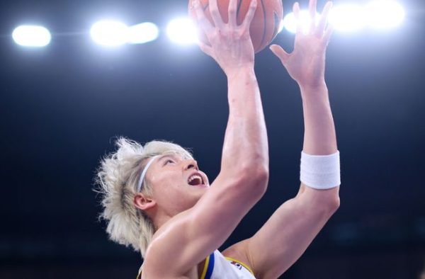 丢联赛第一！上海爆冷遭深圳终结9连胜 张镇麟仅5分史密斯38+7