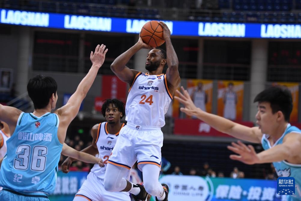 篮球——CBA常规赛：上海久事胜青岛崂山啤酒