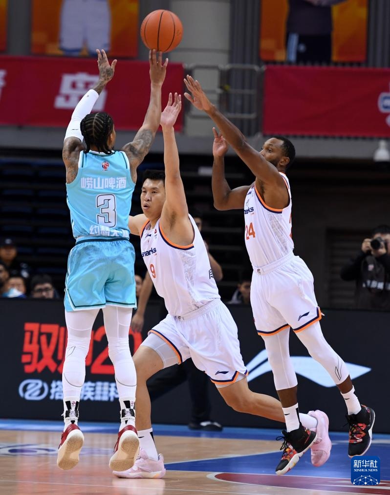 篮球——CBA常规赛：上海久事胜青岛崂山啤酒