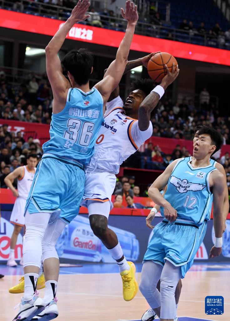 篮球——CBA常规赛：上海久事胜青岛崂山啤酒