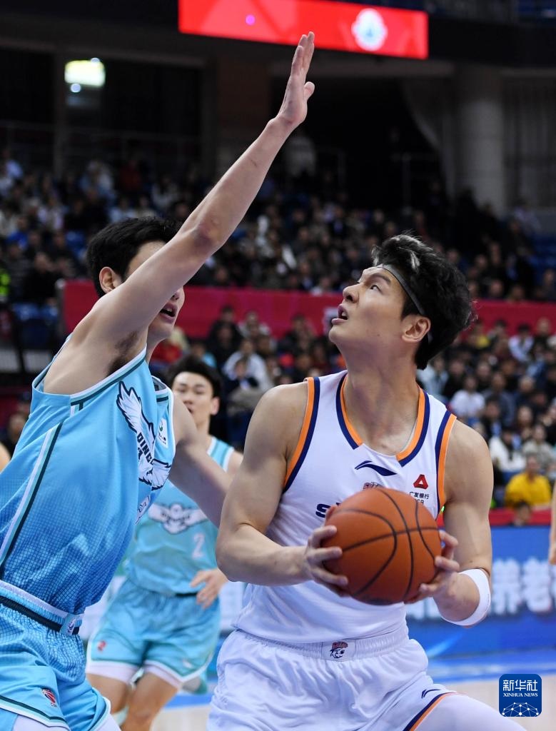 篮球——CBA常规赛：上海久事胜青岛崂山啤酒