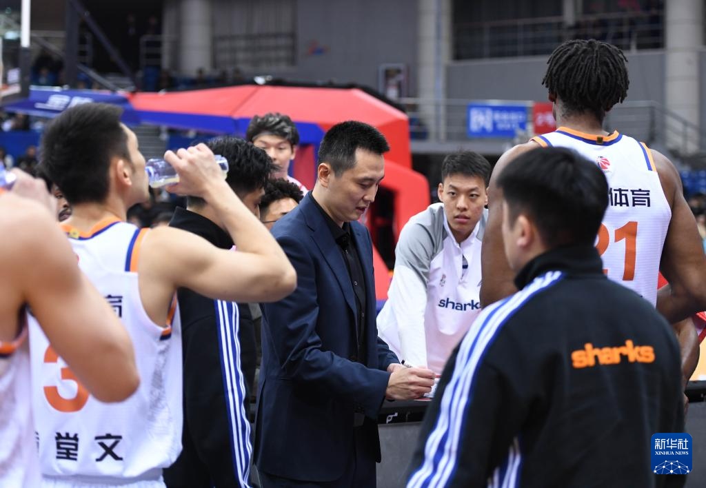 篮球——CBA常规赛：上海久事胜青岛崂山啤酒