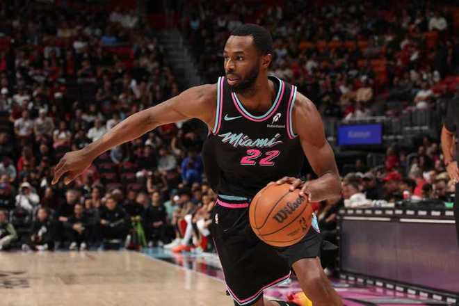 鲍威尔34+9三分生涯新高 热火大胜送鹈鹕7连败稳居西部倒数第一