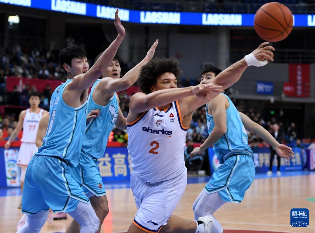 篮球——CBA常规赛：上海久事胜青岛崂山啤酒