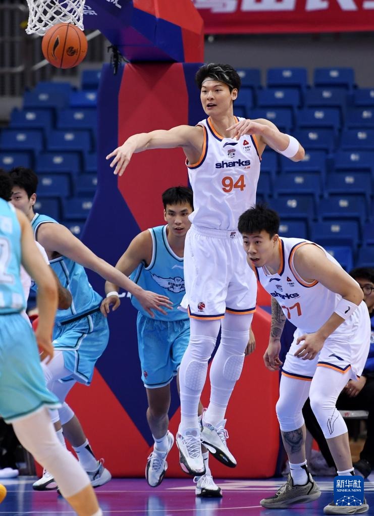 篮球——CBA常规赛：上海久事胜青岛崂山啤酒